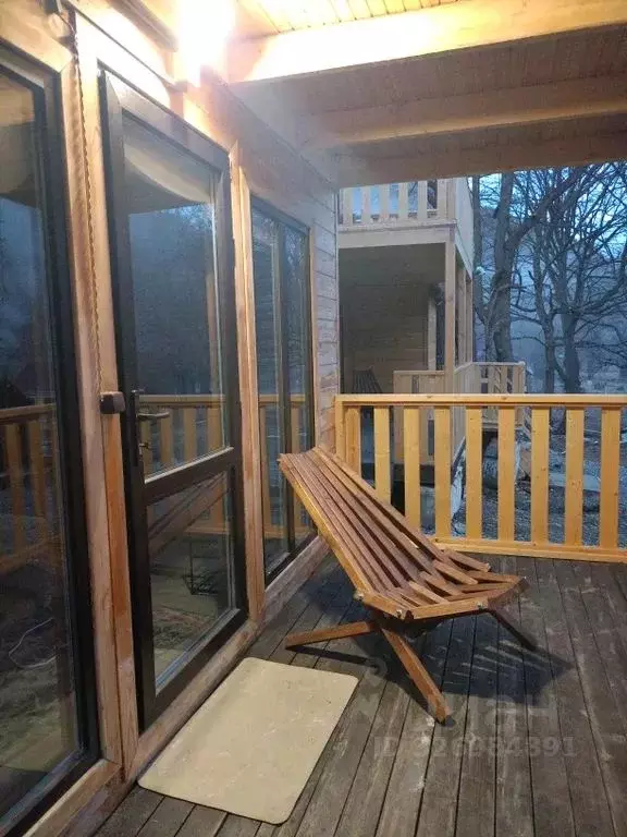 Дом в Карачаево-Черкесия, Зеленчукский район А-156, 61-й км (2 м) - Фото 1