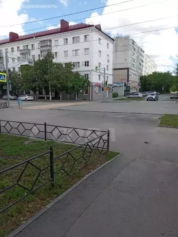 3-комнатная квартира: Курган, улица Красина, 68 (53.4 м) - Фото 1