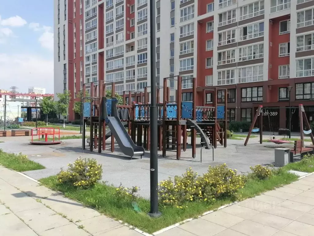 3-к кв. Тюменская область, Тюмень ул. Андрея Бушуева, 2 (72.5 м) - Фото 2