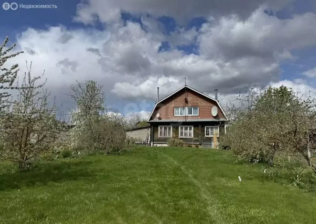Дом в село Троицкие Озёрки, Зелёная улица (180 м) - Фото 1