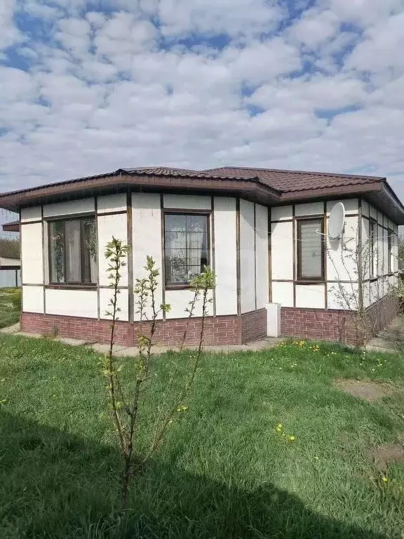 Дом в Белгородская область, Старооскольский городской округ, с. ... - Фото 0