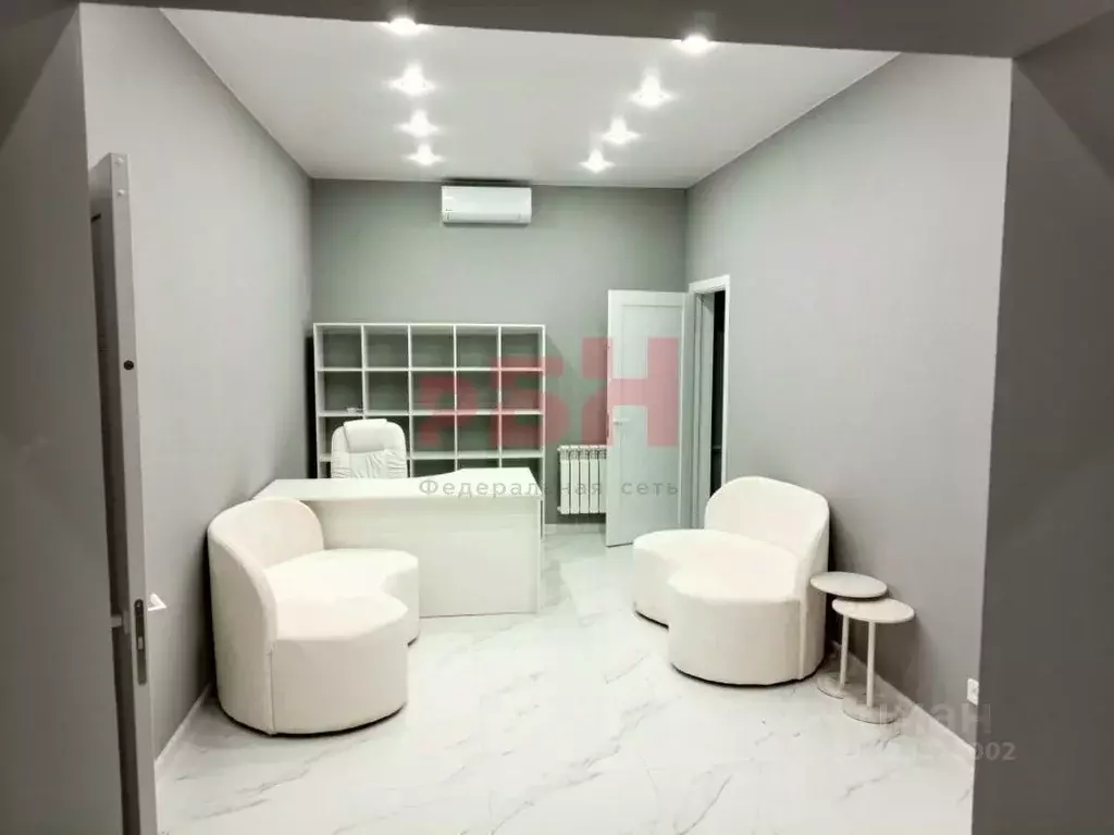 Офис в Тюменская область, Тюмень ул. 50 лет Октября, 213 (110 м) - Фото 1