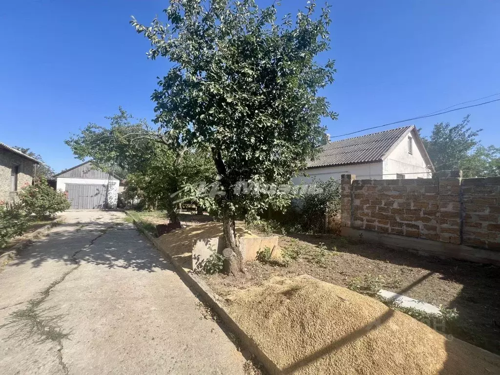 Дом в Крым, Симферопольский район, Гвардейское пгт ул. Ново-Садовая ... - Фото 2