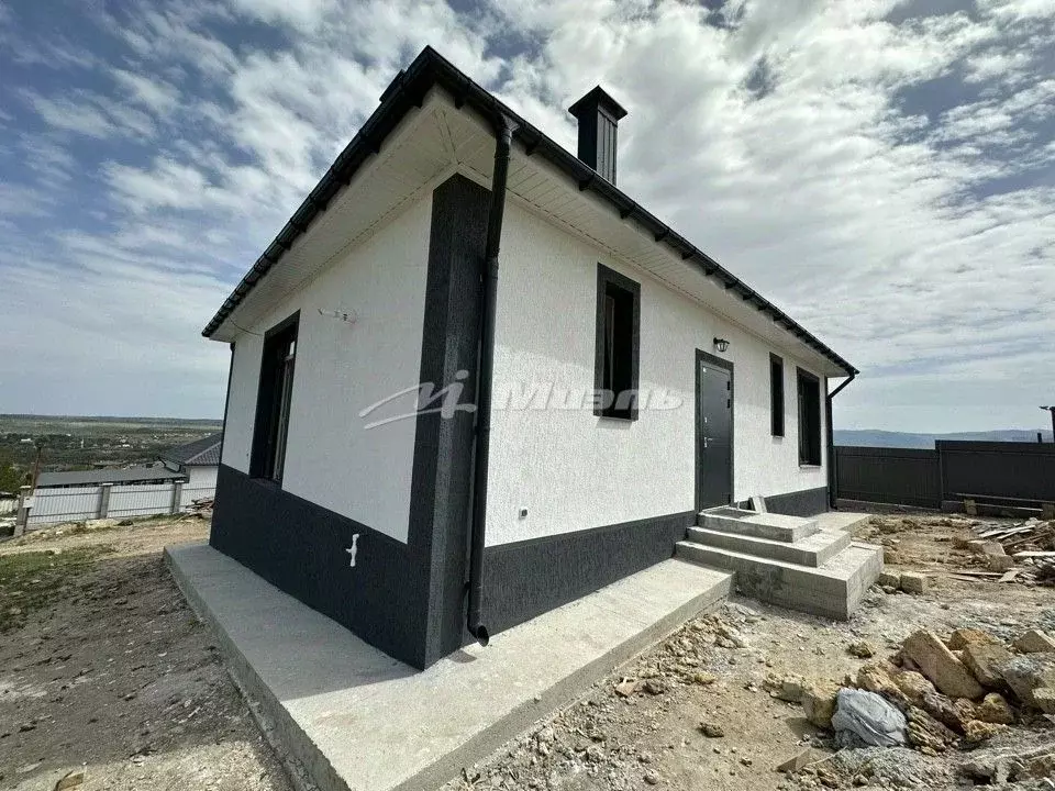 Дом в Крым, Симферопольский район, Добровское с/пос, с. Пионерское ул. ... - Фото 2