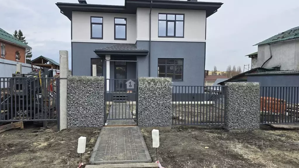 Дом в Пензенская область, Пенза Средняя ул., 31 (237 м) - Фото 0