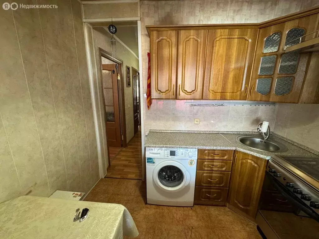 3-комнатная квартира: Махачкала, улица Ирчи Казака, 11А (60 м) - Фото 0