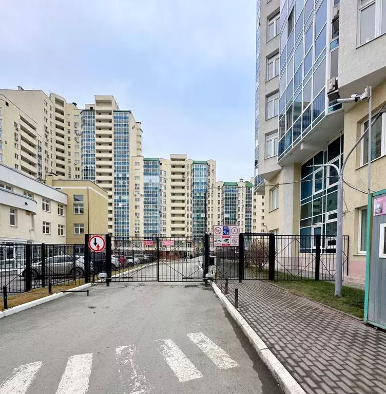 2-к кв. Свердловская область, Екатеринбург ул. Бажова, 68 (66.2 м) - Фото 2