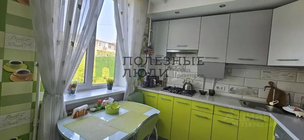 3-к кв. Севастополь ул. Хрусталева, 9 (58.28 м) - Фото 0