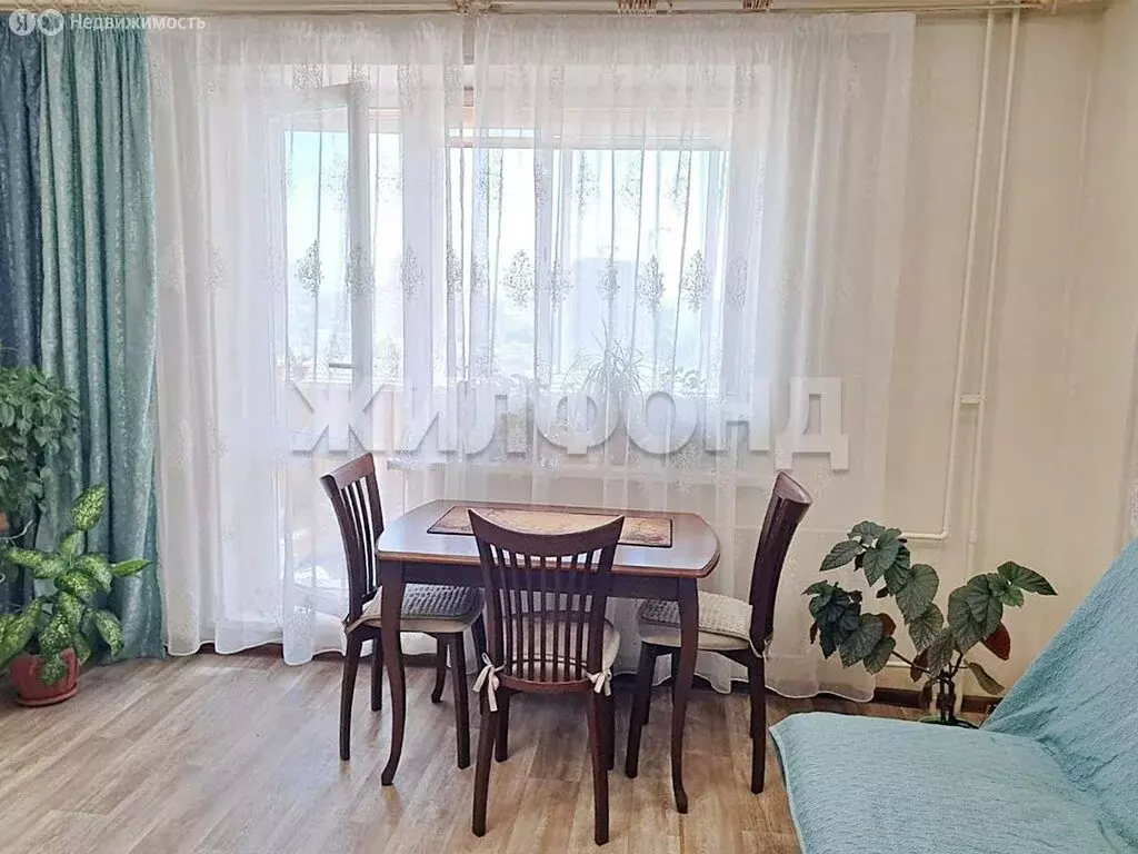 4-комнатная квартира: Новосибирск, улица Красина, 60 (76.8 м) - Фото 1