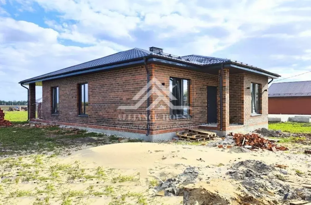 Дом в Татарстан, Лаишевский район, Кирбинское с/пос, д. Травкино ул. ... - Фото 1