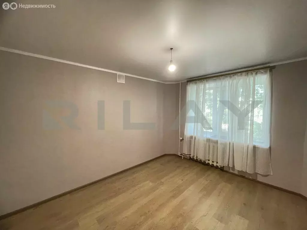 1к в 16-комнатной квартире (12 м) - Фото 0