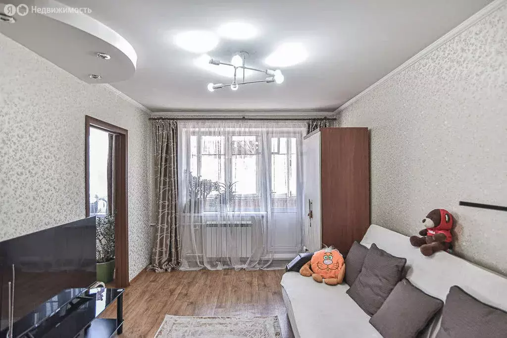 4-комнатная квартира: Южно-Сахалинск, улица имени Космонавта Поповича, ... - Фото 2