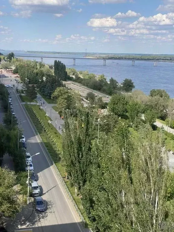 3-к кв. Волгоградская область, Волгоград ул. Маршала Чуйкова, 37 ... - Фото 1