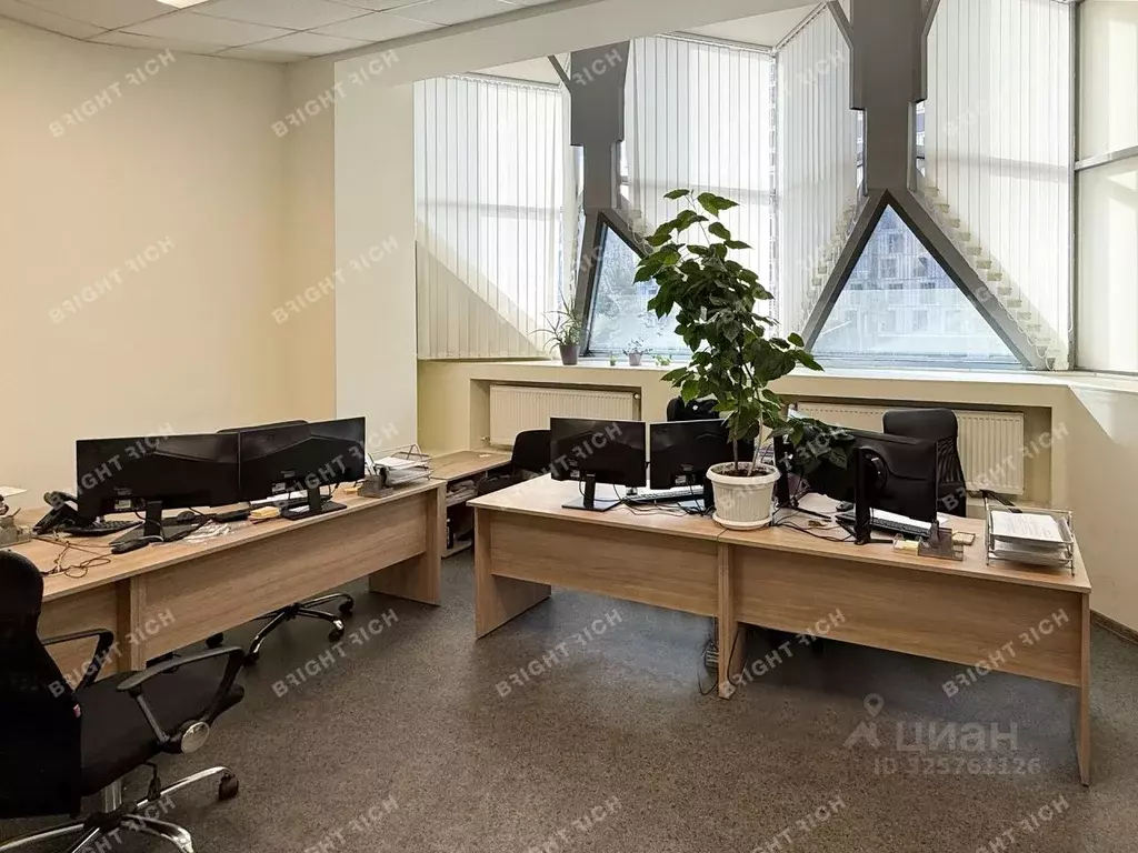 Офис в Санкт-Петербург пл. Конституции, 7 (289 м) - Фото 1