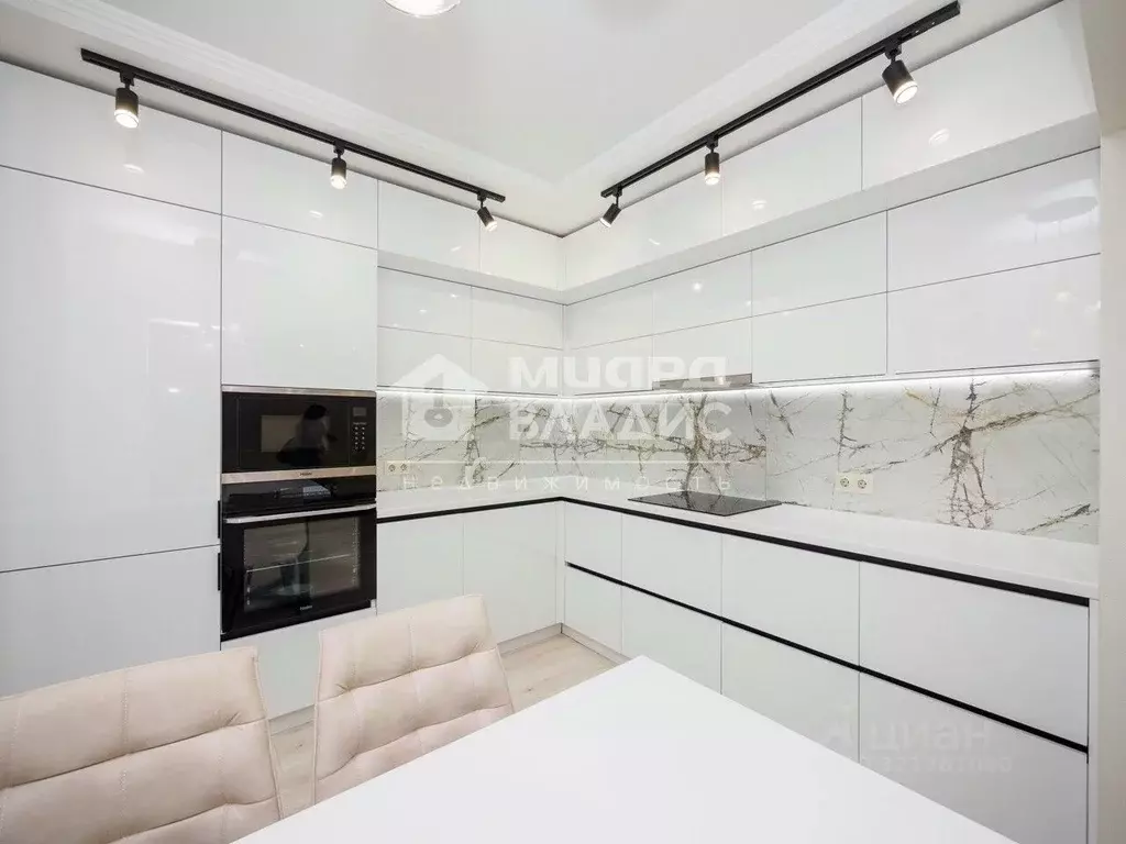 3-к кв. Омская область, Омск Иркутская ул., 3 (65.2 м) - Фото 1