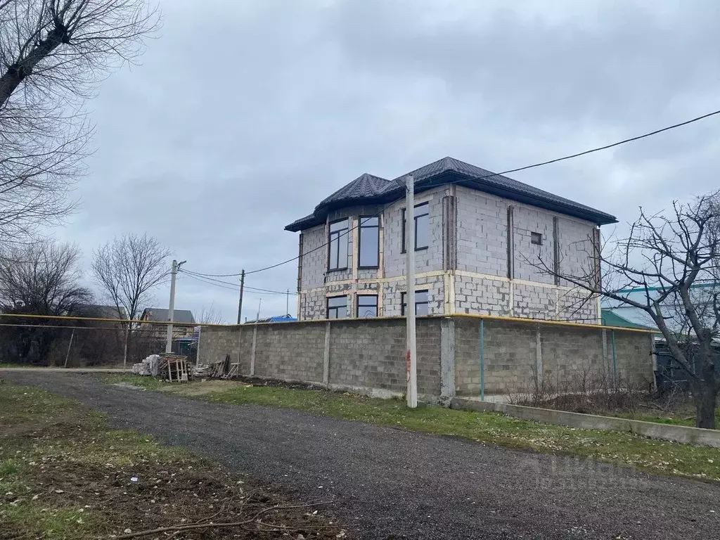 Дом в Краснодарский край, Краснодар пос. Российский, ул. Южная, 1 (228 ... - Фото 1