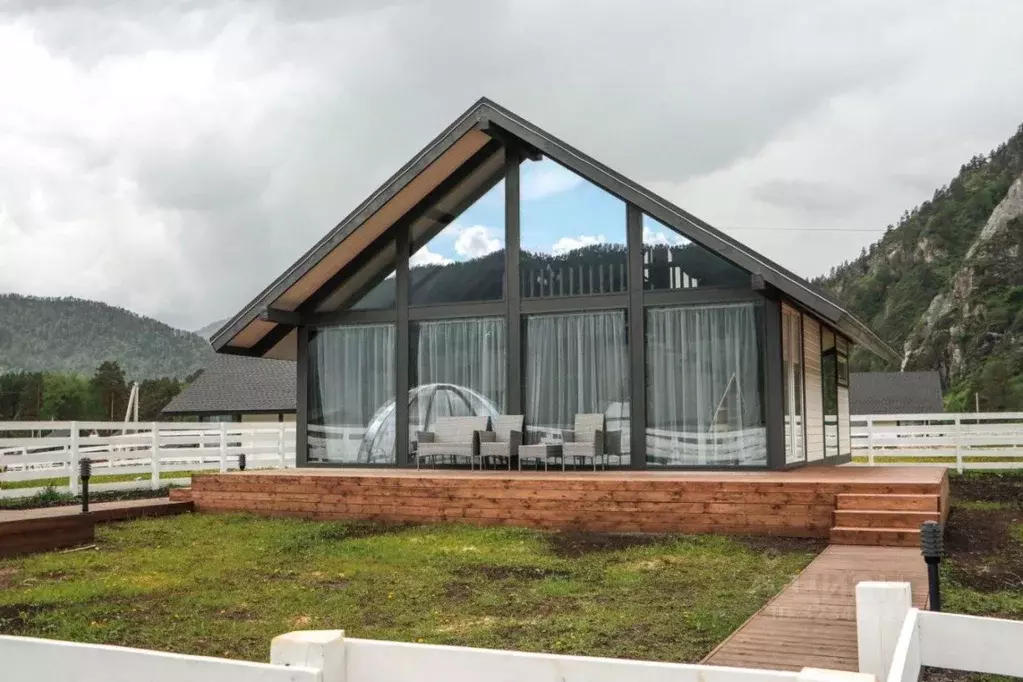 Дом в Алтай, Чемальский район, с. Чепош Чемальский тракт, 15-й км, ... - Фото 1