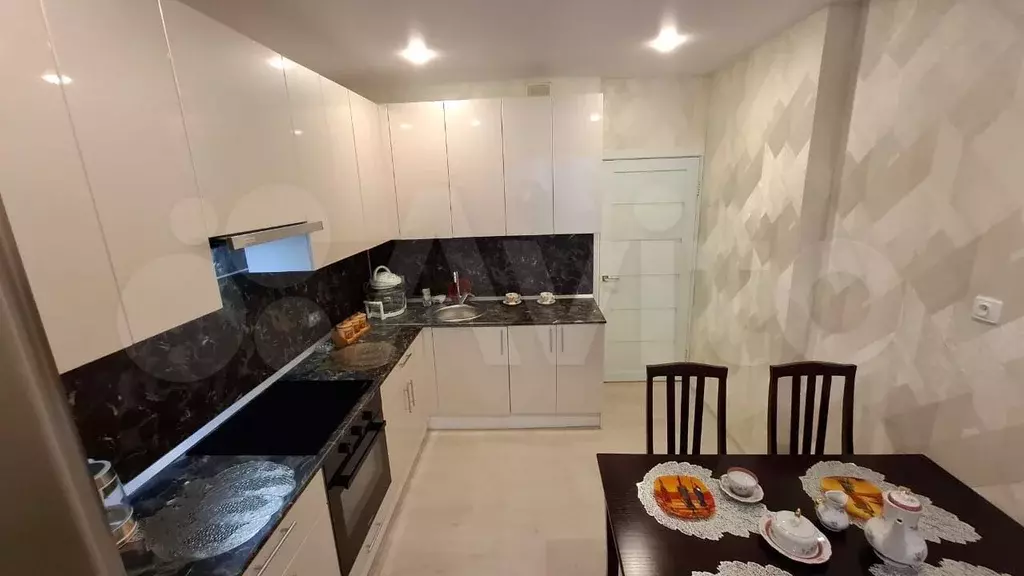 2-к. квартира, 60 м, 10/14 эт. - Фото 1