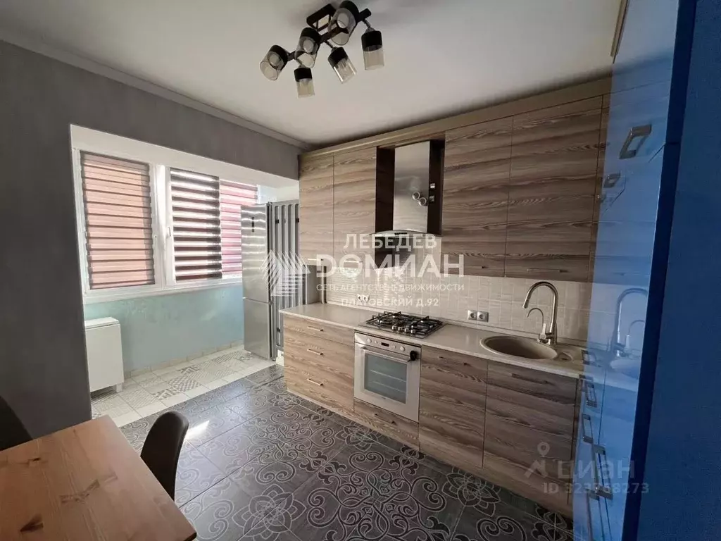 2-к кв. Ростовская область, Новочеркасск Платовский просп. (56.7 м) - Фото 1