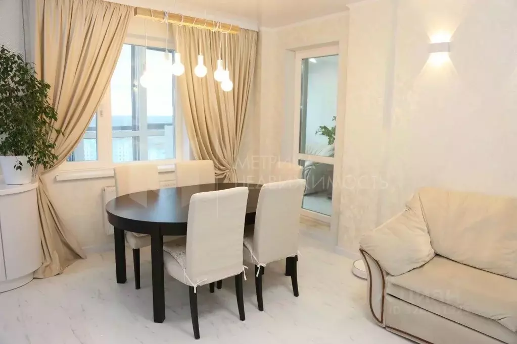 4-к кв. Тюменская область, Тюмень ул. Федюнинского, 64к1 (115.0 м) - Фото 1