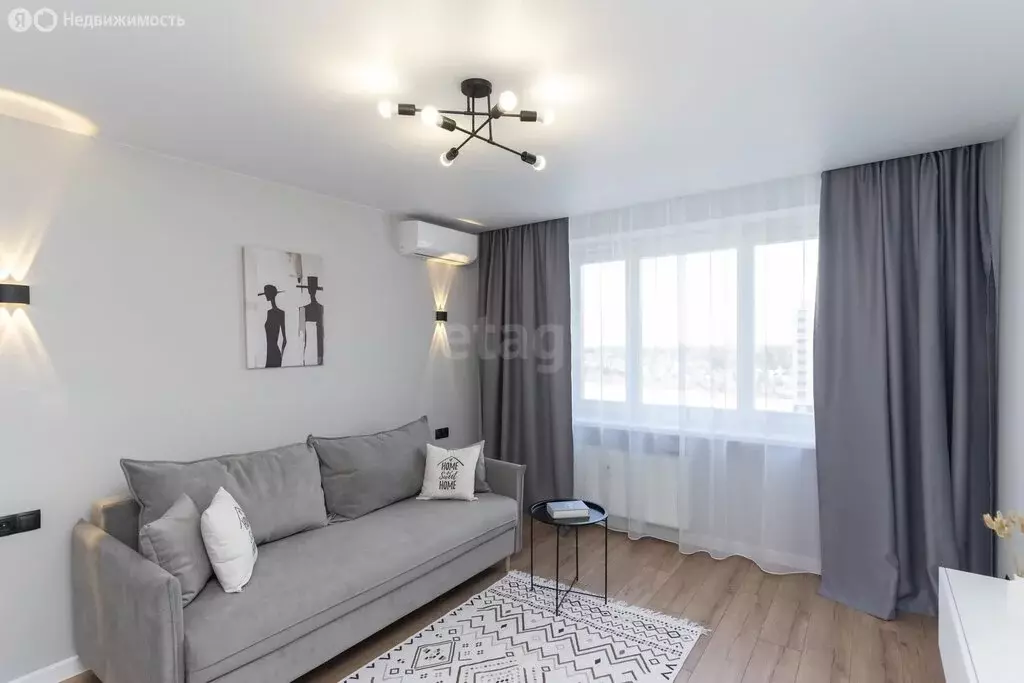 2-комнатная квартира: Тюмень, улица Павла Шарова, 23 (67 м) - Фото 1