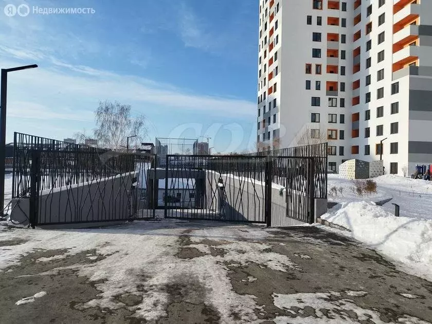 3-комнатная квартира: Тюмень, улица Менжинского, 60 (83 м) - Фото 1