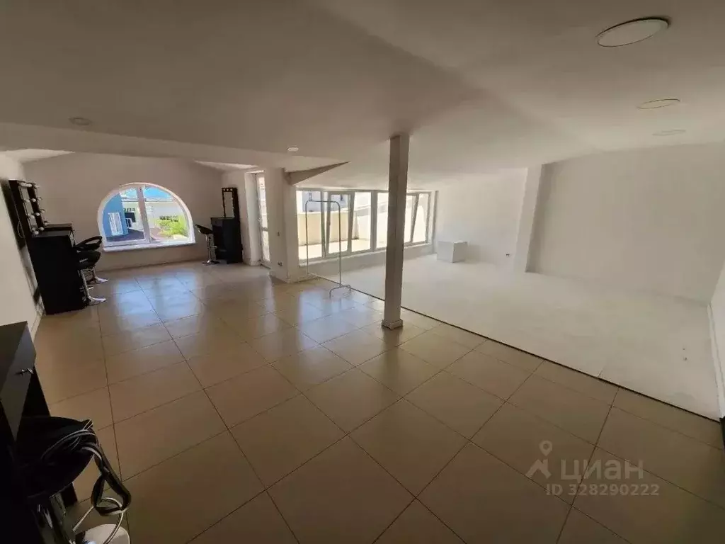 Помещение свободного назначения в Крым, Евпатория просп. Победы, ... - Фото 1