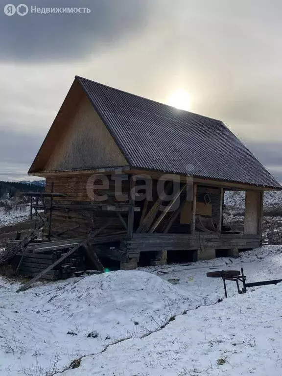 Дом в Майминский район, село Кызыл-Озек, улица С.С. Суразакова (50 м) - Фото 1