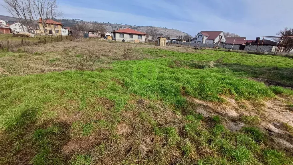 Участок в Крым, Симферопольский район, Чистенское с/пос, с. ... - Фото 1
