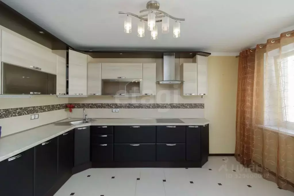 3-к кв. Тюменская область, Тюмень ул. Пермякова, 76к3 (91.1 м) - Фото 1