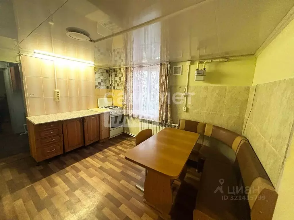Дом в Астраханская область, Астрахань ул. 1-я Авиаторная, 118 (100 м) - Фото 1