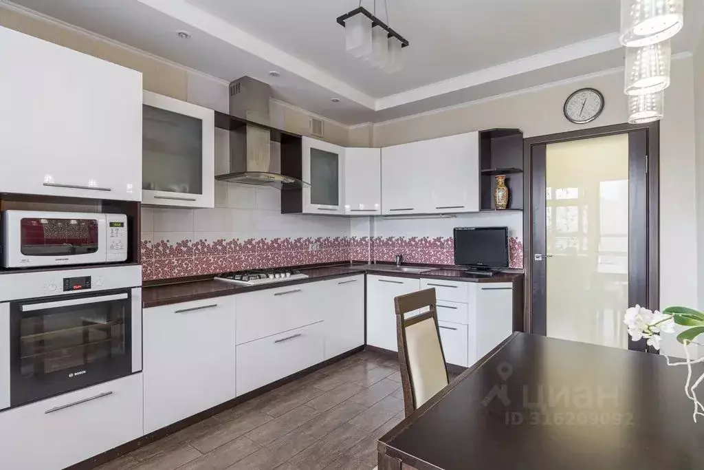 2-к кв. Татарстан, Казань ул. Тихомирнова, 11 (72.0 м) - Фото 1