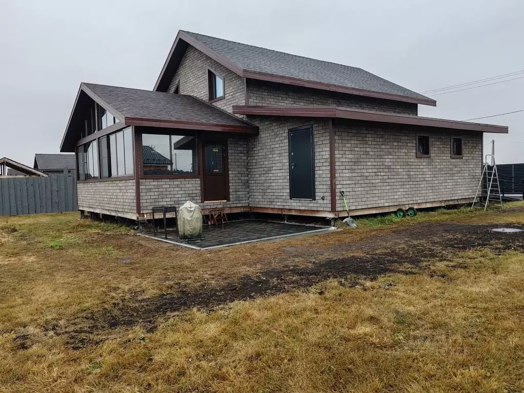 Дом в Кемеровская область, Междуреченск Набережная ул. (99 м) - Фото 1