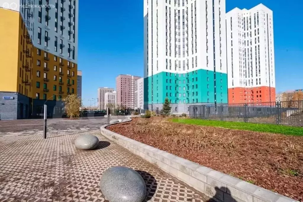 2-комнатная квартира: Тюмень, улица Республики, 204к14 (61 м) - Фото 1