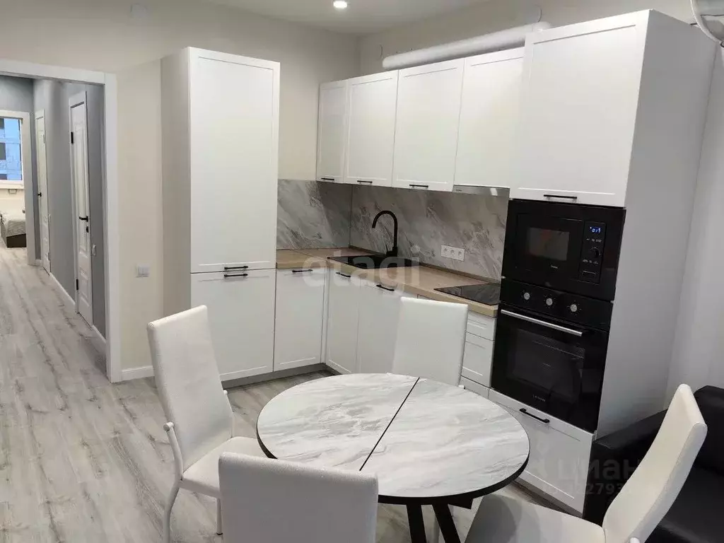 2-к кв. Тюменская область, Тюмень ул. Республики, 204к11 (66.3 м) - Фото 1