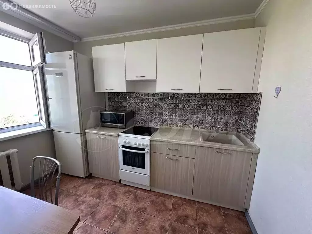 2-комнатная квартира: Тюмень, улица Немцова, 39 (53 м) - Фото 1