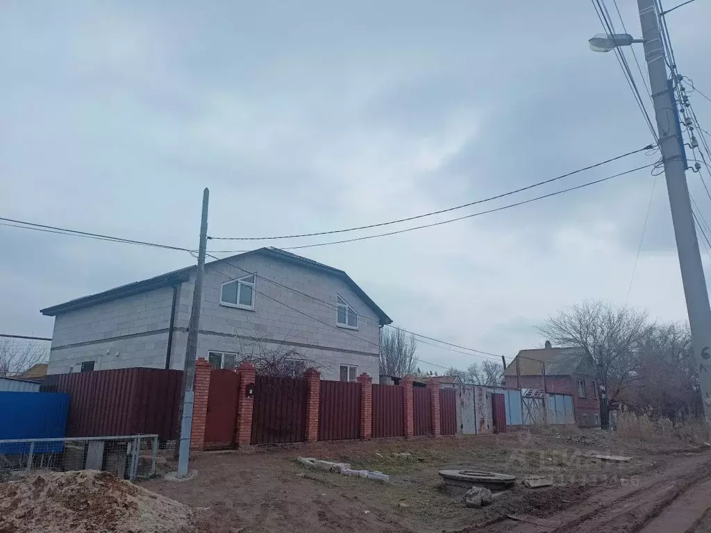 Дом в Астраханская область, Астрахань Волгоградская ул., 42 (181 м) - Фото 1