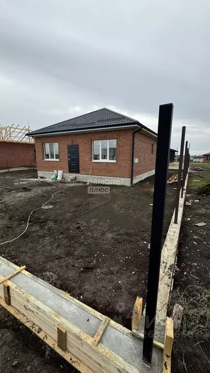 Дом в Краснодарский край, Кореновск 2-й кв-л,  (100 м) - Фото 1