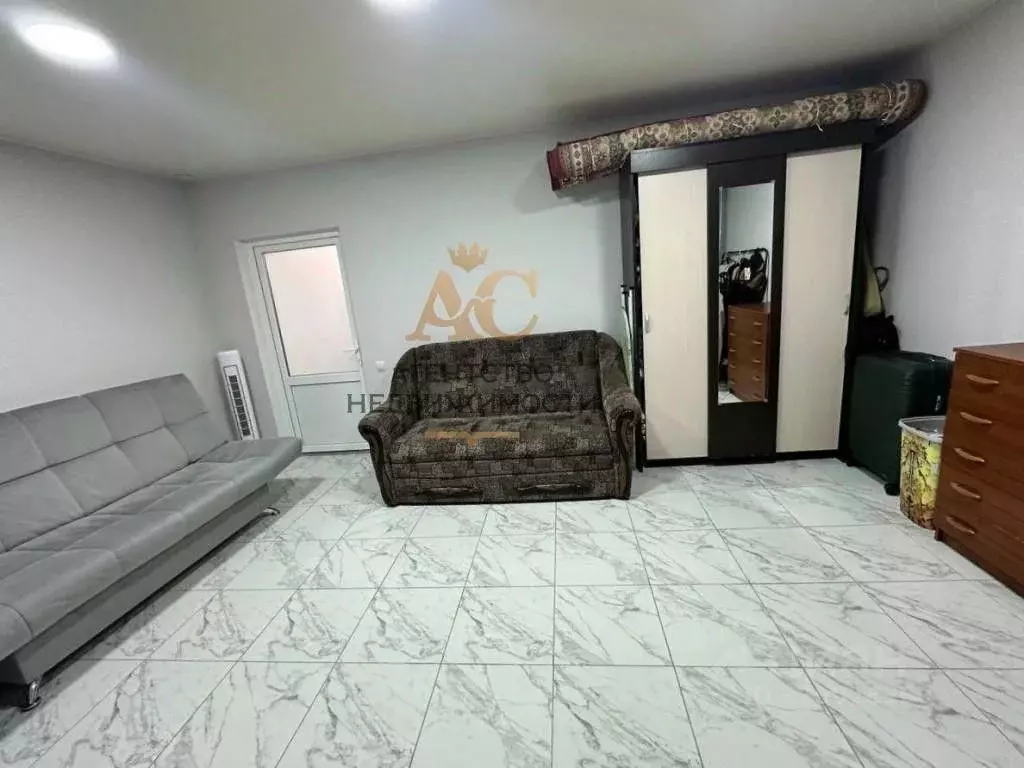 Дом в Крым, Кировский район, Журавское с/пос, с. Новопокровка ул. ... - Фото 1