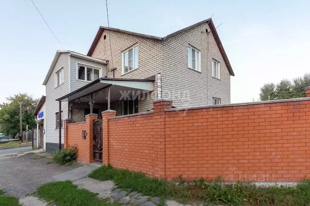 Дом в Алтайский край, Барнаул ул. Антона Петрова (257 м) - Фото 0