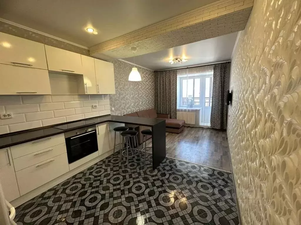 2-к кв. Татарстан, Казань ул. Рауиса Гареева, 100 (40.0 м) - Фото 0