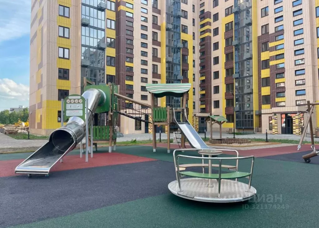 1-к кв. Омская область, Омск Заозерный мкр, ул. Сергея Тюленина, 4 ... - Фото 0