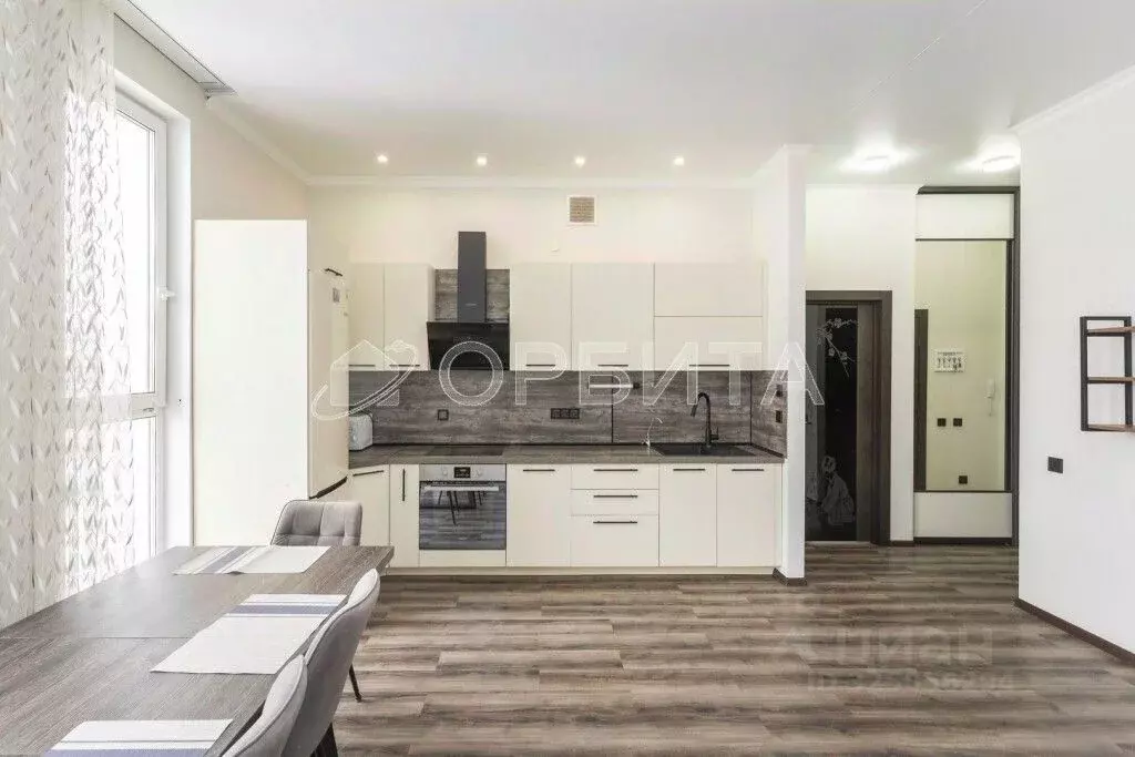 3-к кв. Тюменская область, Тюмень ул. Краснооктябрьская, 14 (74.1 м) - Фото 0