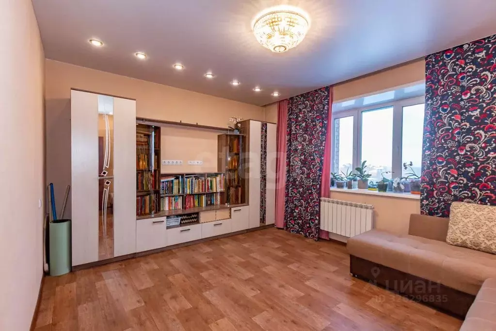 2-к кв. Омская область, Омск ул. 27-я Северная, 44/2 (68.8 м) - Фото 1