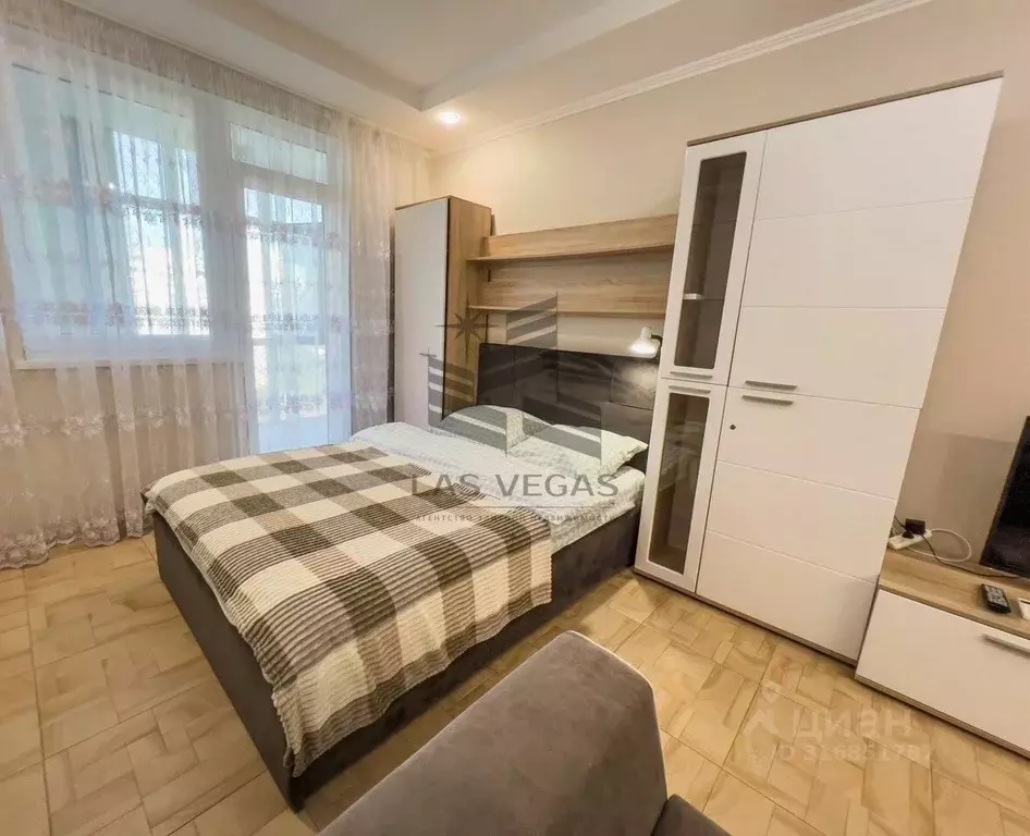 1-к кв. Краснодарский край, Сочи Бытха мкр, ул. Бытха, 41 (37.0 м) - Фото 0