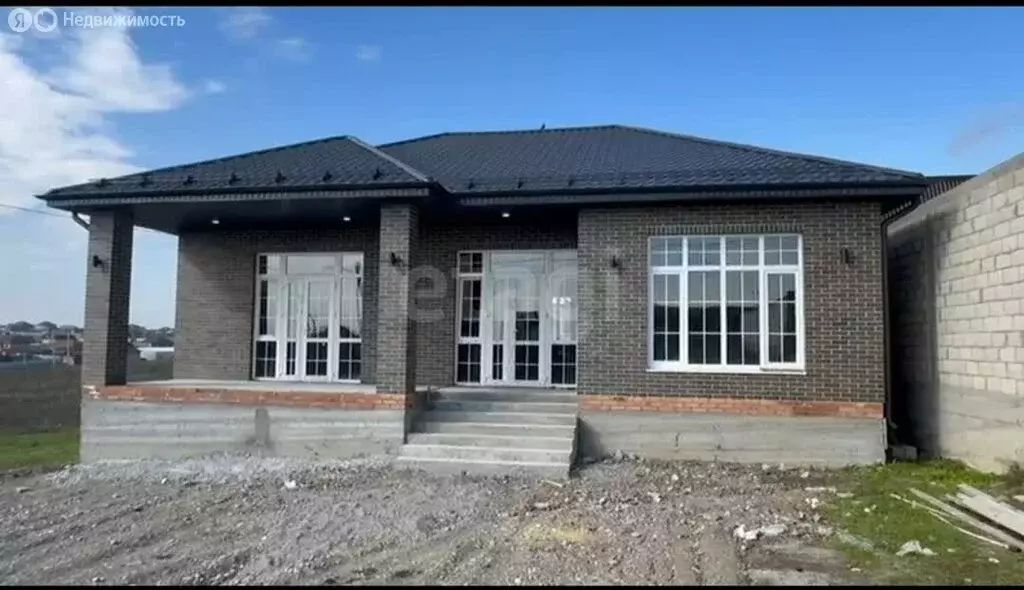 Дом в Назрань, Калмыцкая улица (180 м) - Фото 1