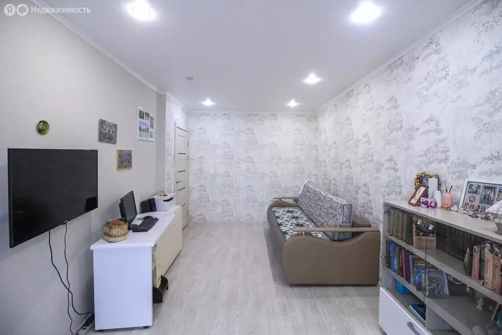 3-комнатная квартира: Барнаул, улица Антона Петрова, 235Б (70 м) - Фото 2