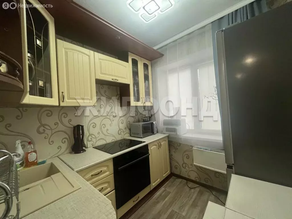 3-комнатная квартира: Абакан, улица Володарского, 21 (60.4 м) - Фото 1