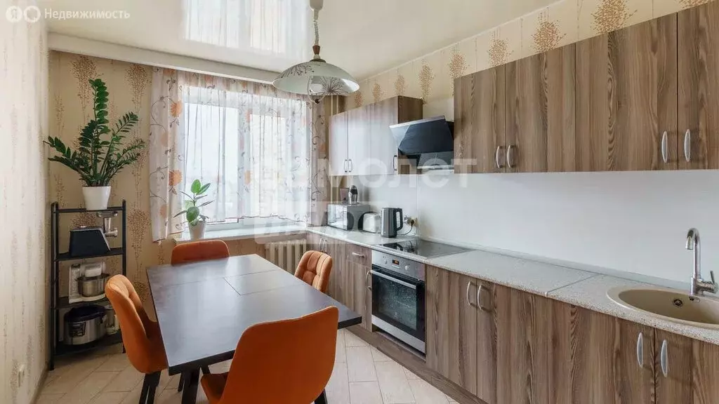 2-комнатная квартира: Тюмень, улица Чернышевского, 2Б (61.8 м) - Фото 1