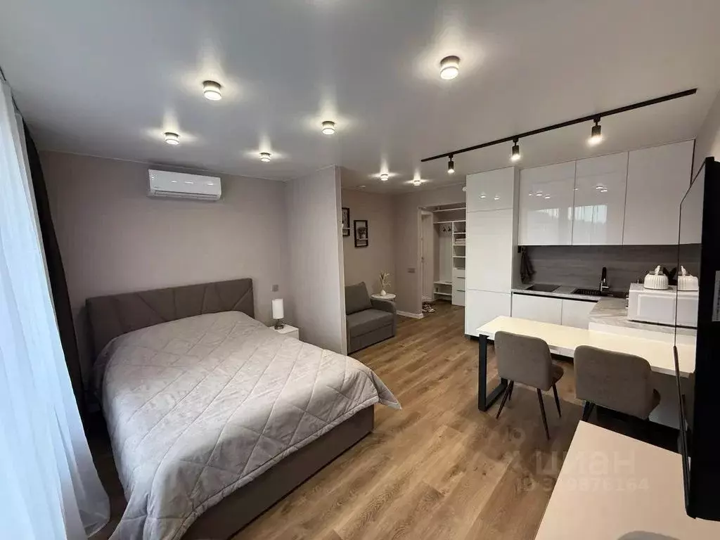 Студия Сахалинская область, Южно-Сахалинск ул. Имени Владимира ... - Фото 1